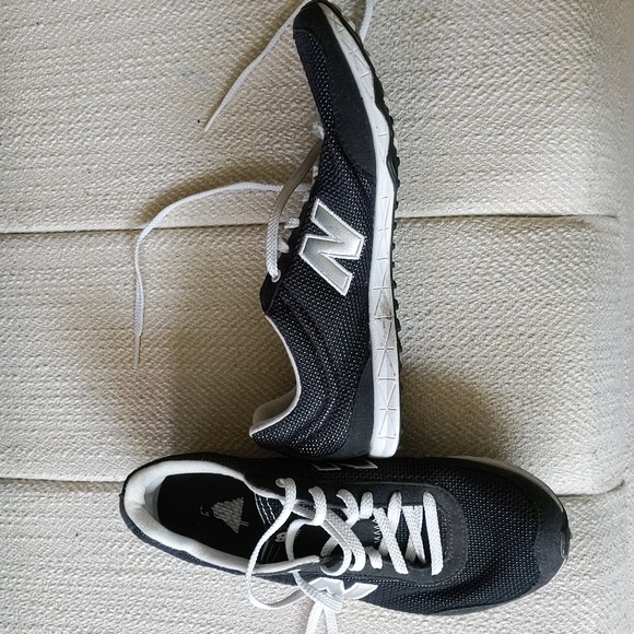 New balance size 5.5 athletic shoes - Picture 5 of 7